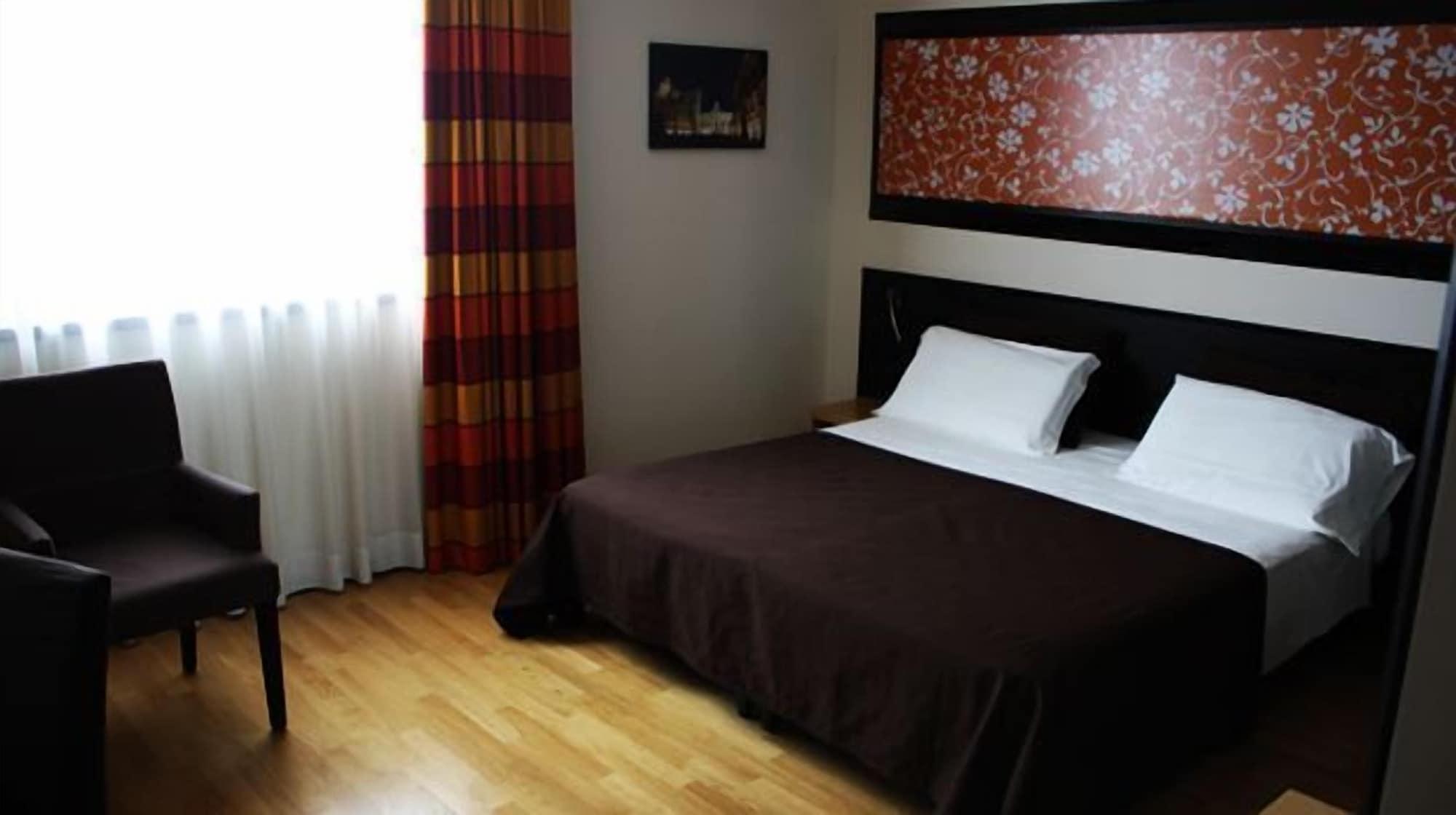 Sanlu Hotel Serrano Buitenkant foto