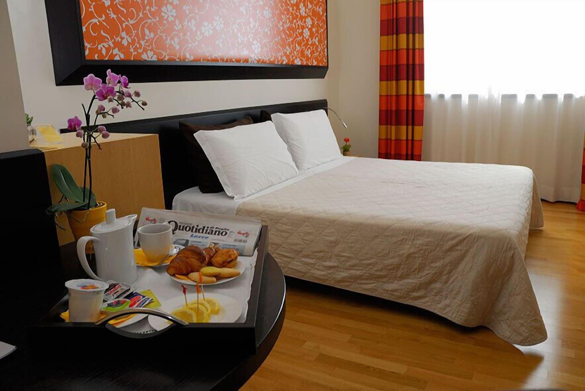Sanlu Hotel Serrano Buitenkant foto