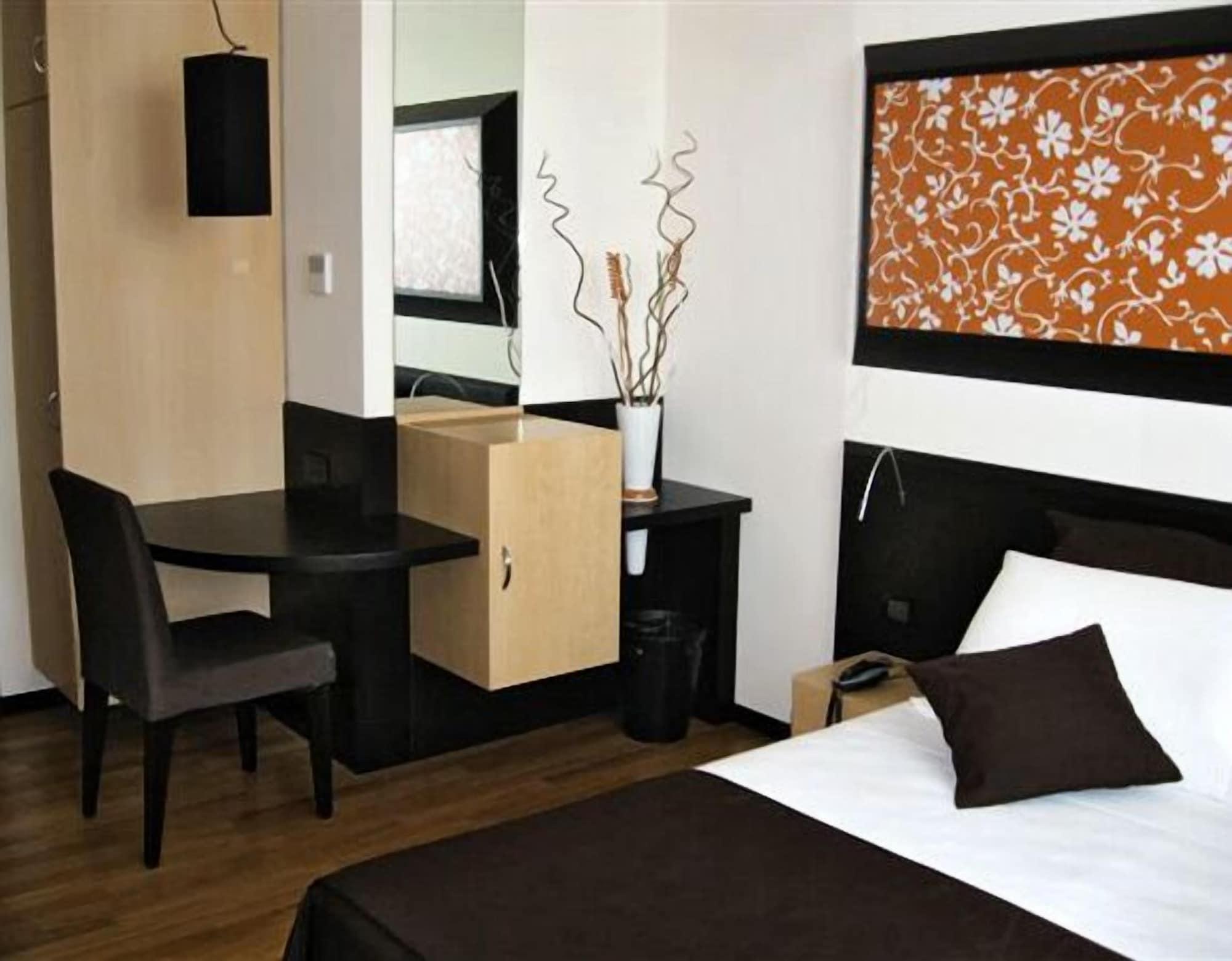 Sanlu Hotel Serrano Buitenkant foto