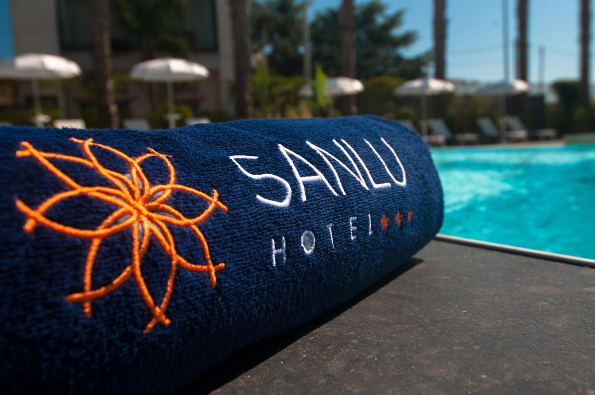 Sanlu Hotel Serrano Buitenkant foto