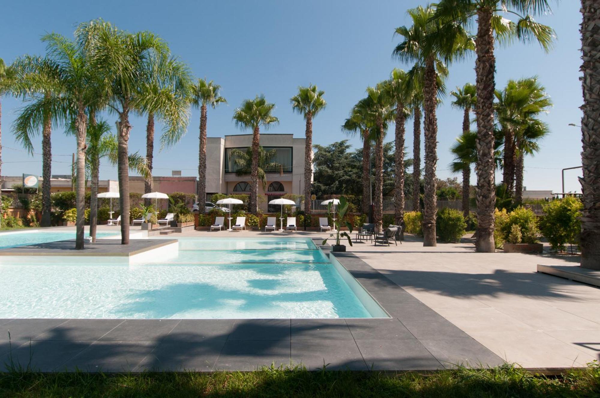 Sanlu Hotel Serrano Buitenkant foto