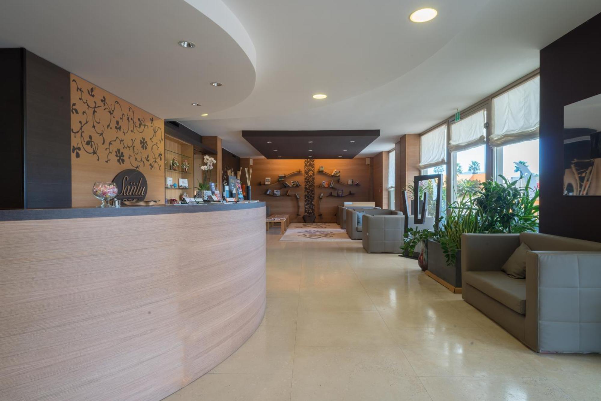 Sanlu Hotel Serrano Buitenkant foto